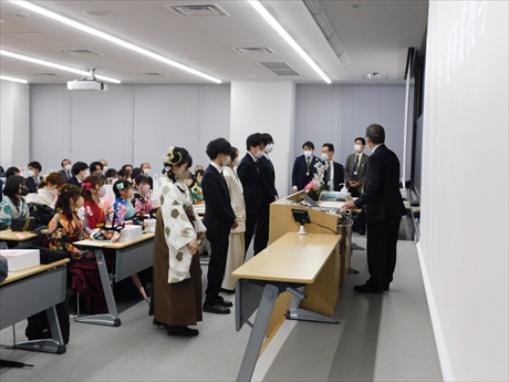 令和4年度　電気工学専攻・電気工学科の学位記伝達式