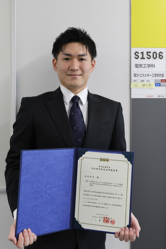電気工学科4年浜田幸介さんが2023年（第5回）電気設備学会学生研究発表会において「準優秀賞」を受賞