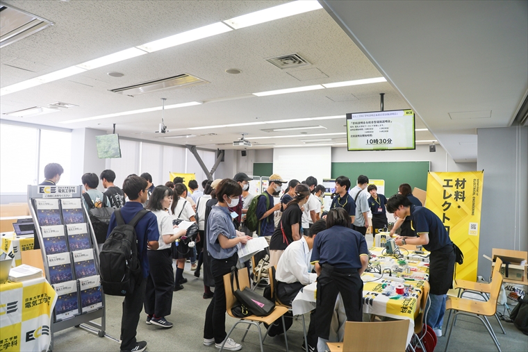 2024年オープンキャンパス(船橋)電気工学科ブースの様子