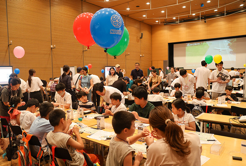 2024年小学生のための夏休み「自由研究」教室 電気工学科ブース