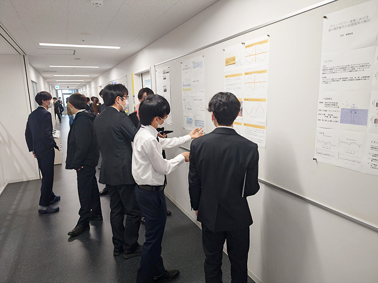 2025年度電気工学科卒業研究発表会の様子１