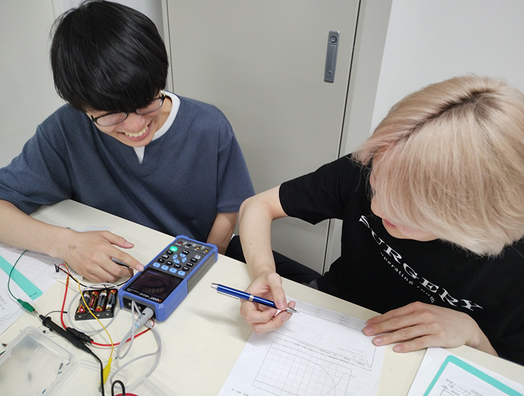2年生の必修科目「電気工学実験Ⅰ」